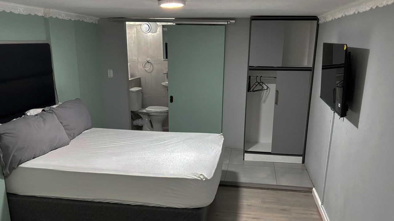 11 Luxury Room